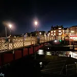 Bridge Luxury ويتبي