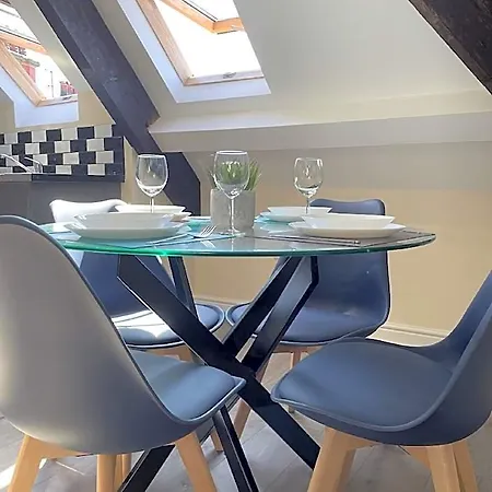 Bridge Luxury Apartment Whitby