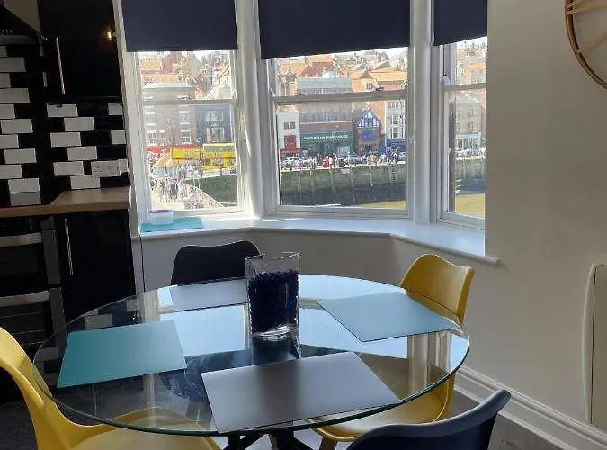 Bridge Luxury Apartment Whitby